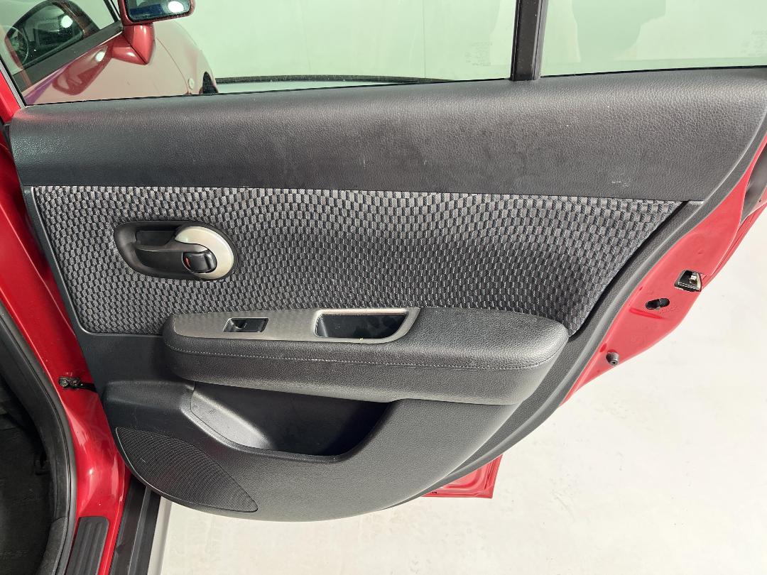 Photo '19' of Nissan Tiida Photo '19' of Nissan Tiida