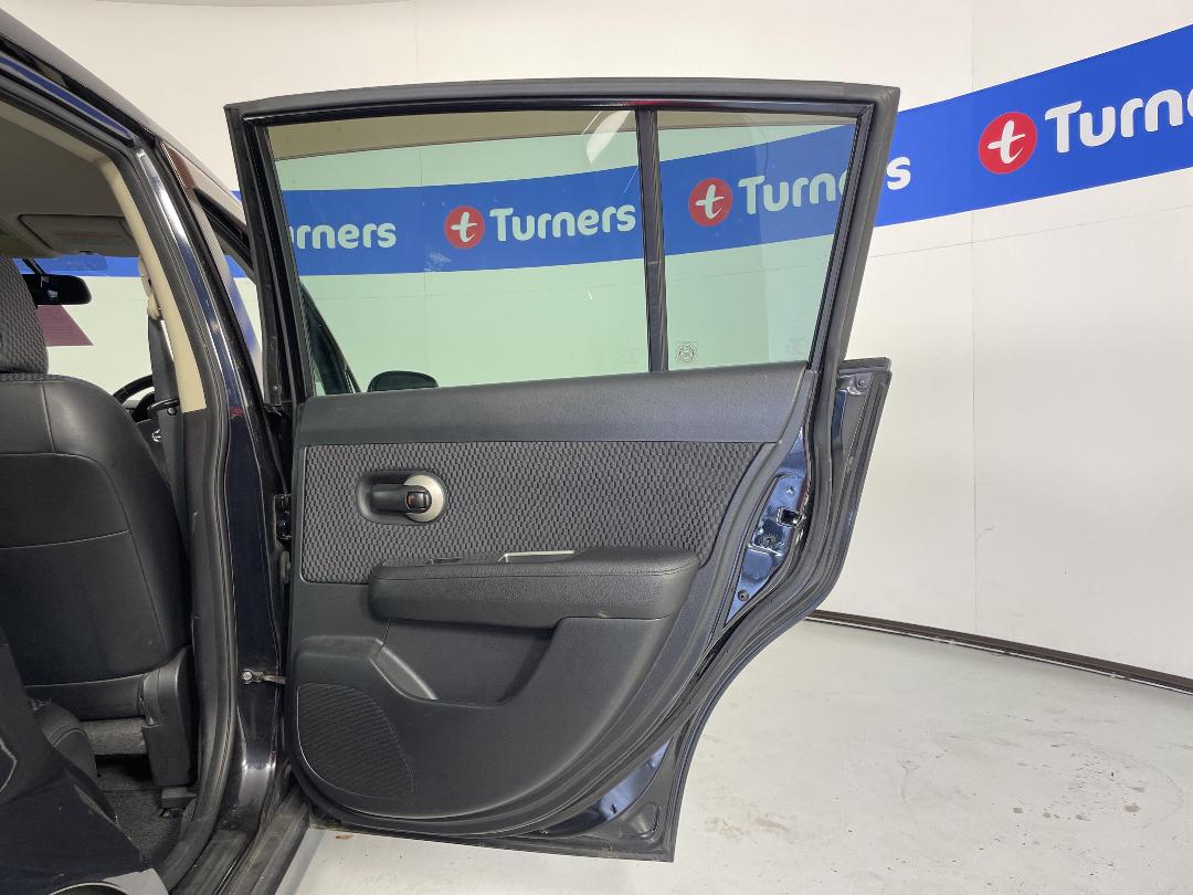 Photo '16' of Nissan Tiida Photo '16' of Nissan Tiida