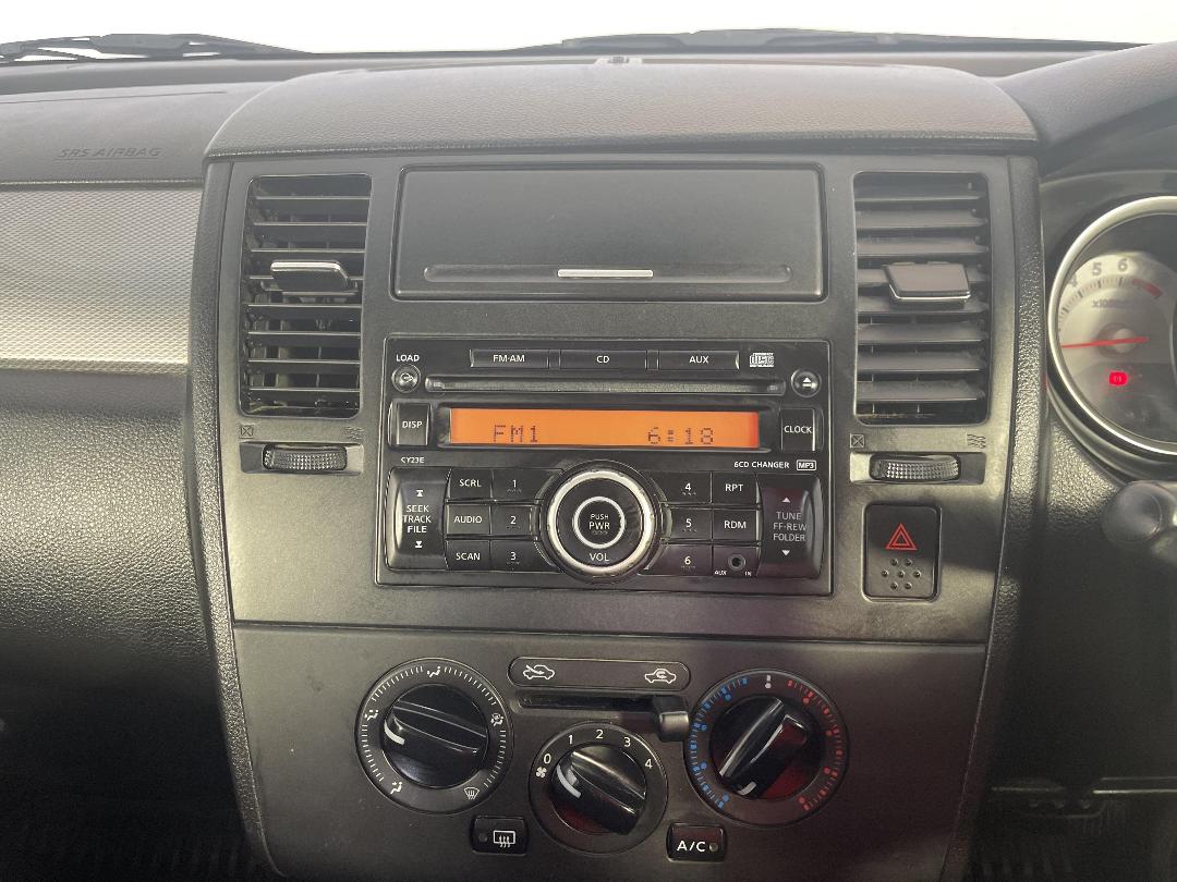 Photo '24' of Nissan Tiida