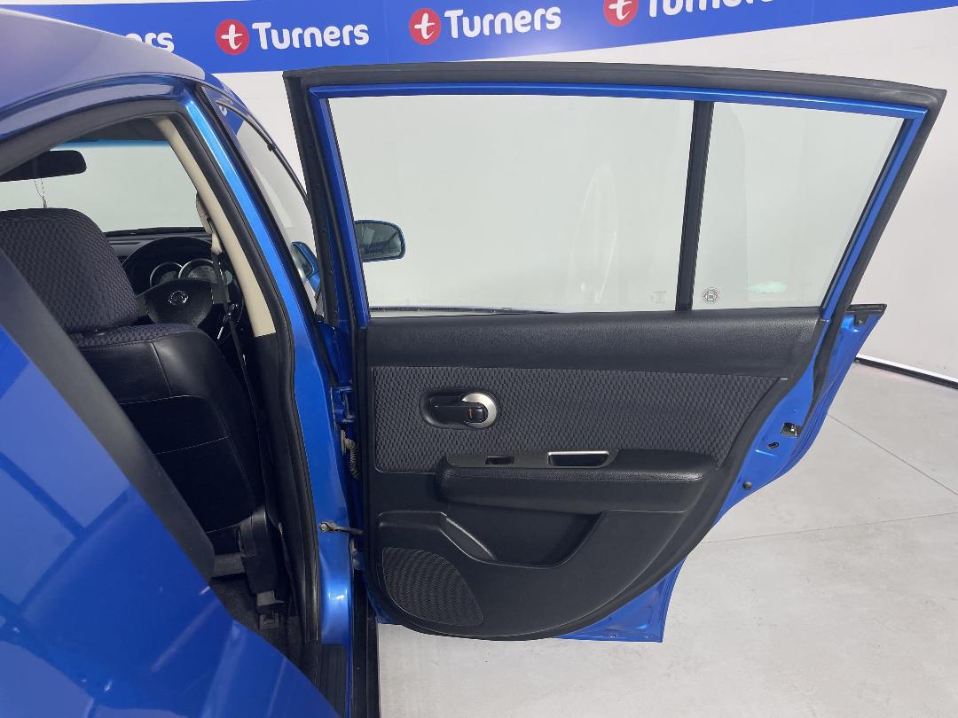 Photo '19' of Nissan Tiida