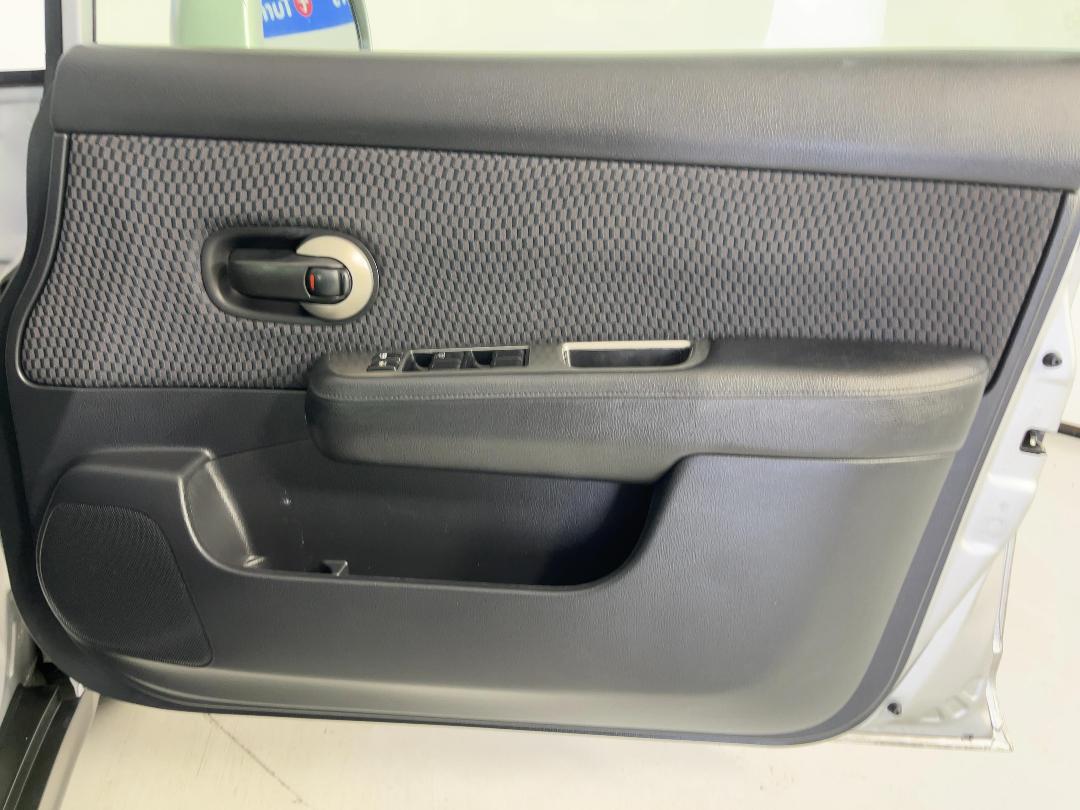 Photo '15' of Nissan Tiida