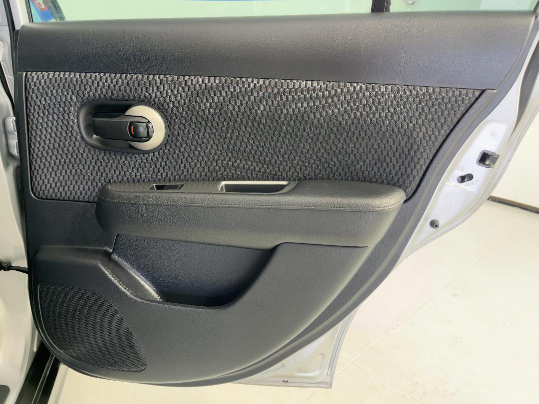 Photo '19' of Nissan Tiida