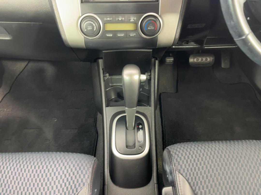 Photo '18' of Nissan Tiida