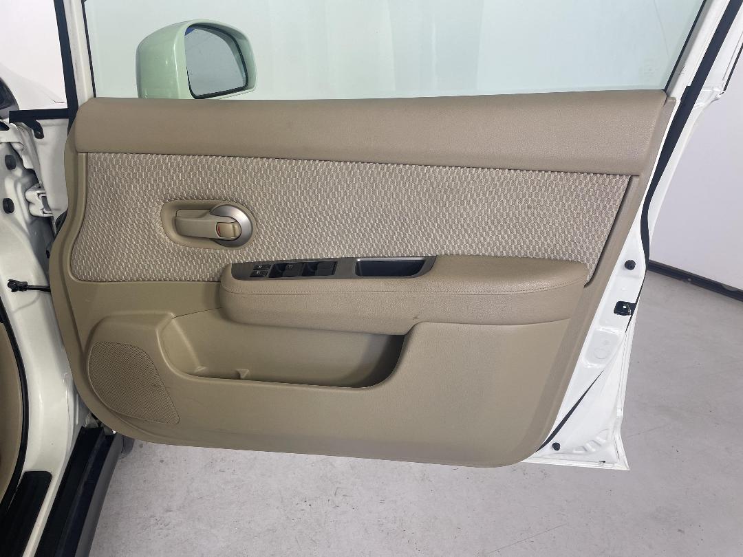 Photo '15' of Nissan Tiida