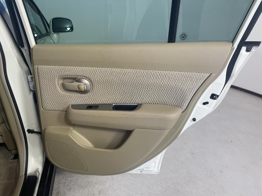 Photo '19' of Nissan Tiida