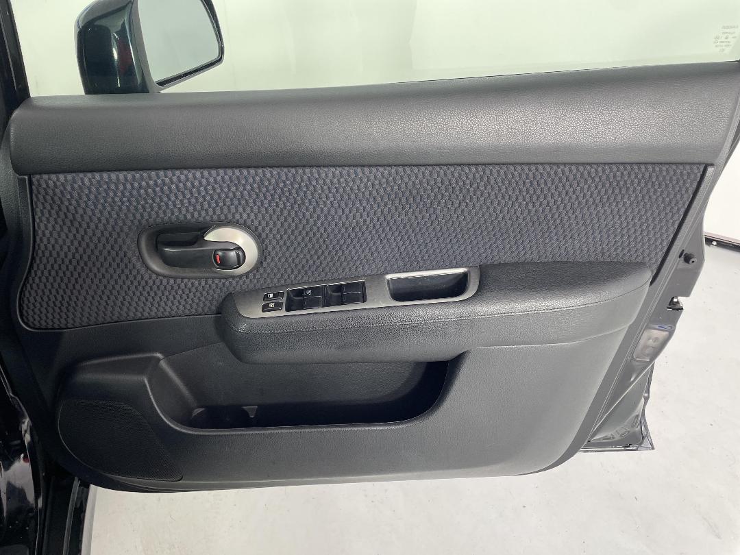 Photo '15' of Nissan Tiida