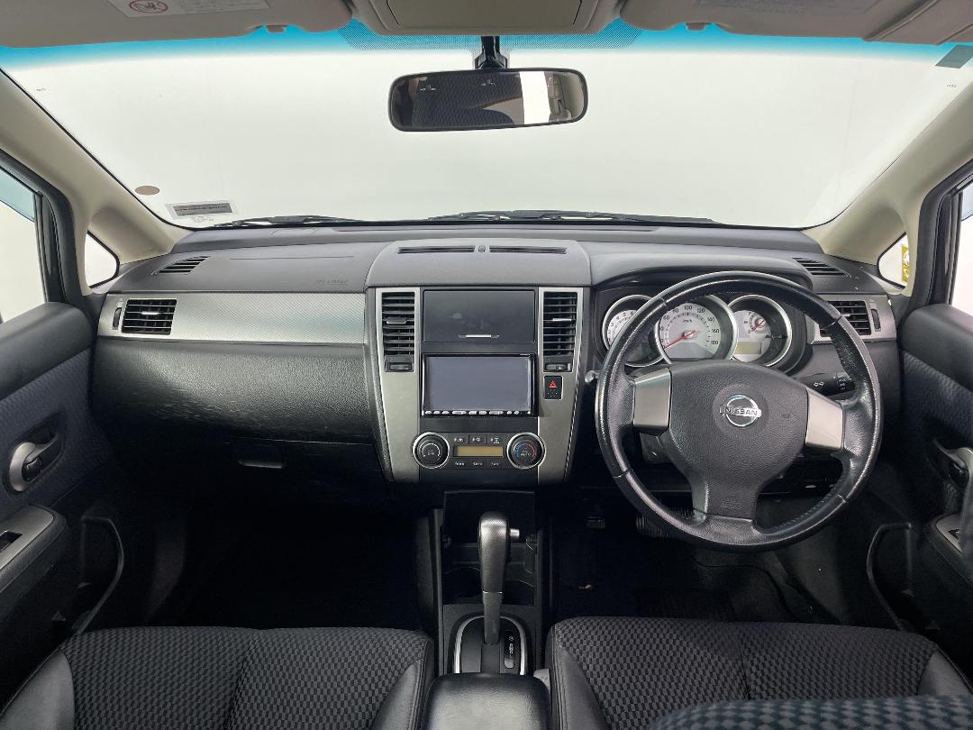 Photo '17' of Nissan Tiida