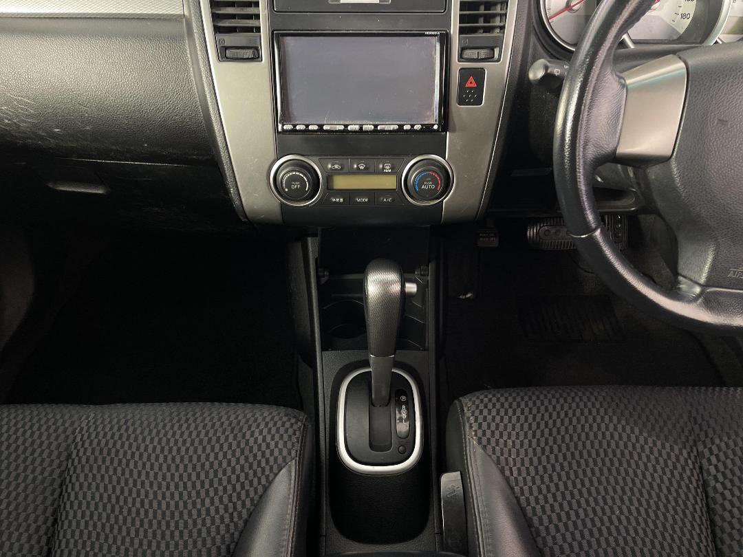 Photo '18' of Nissan Tiida