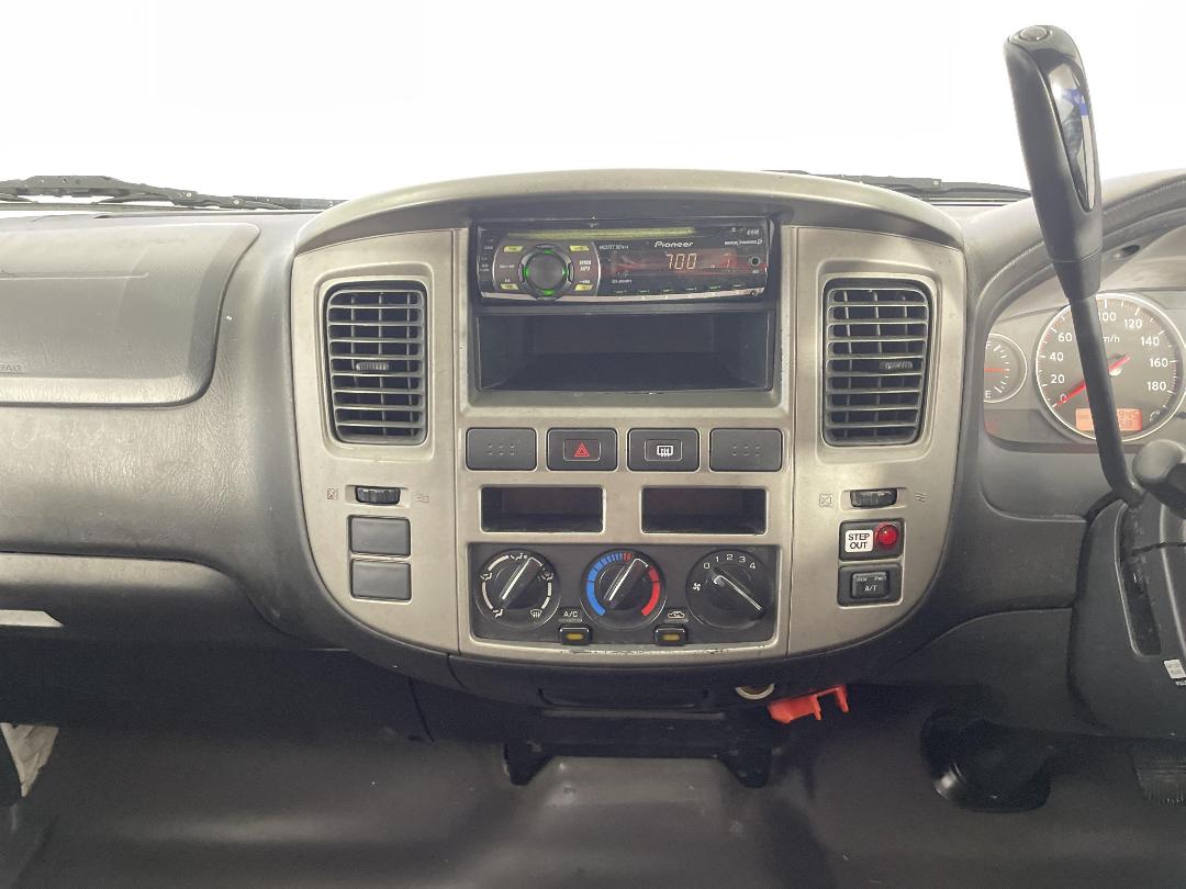 Photo '18' of Nissan Urvan Photo '18' of Nissan Urvan