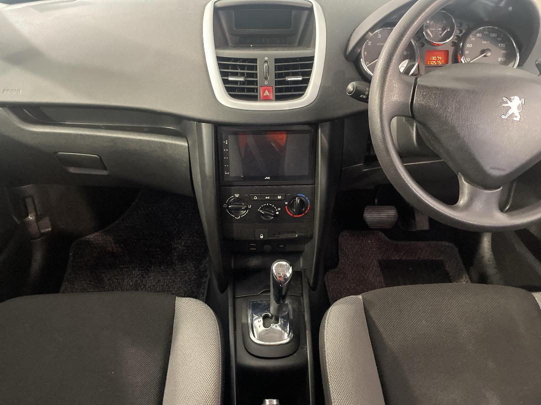 Photo '18' of Peugeot 207 Photo '18' of Peugeot 207