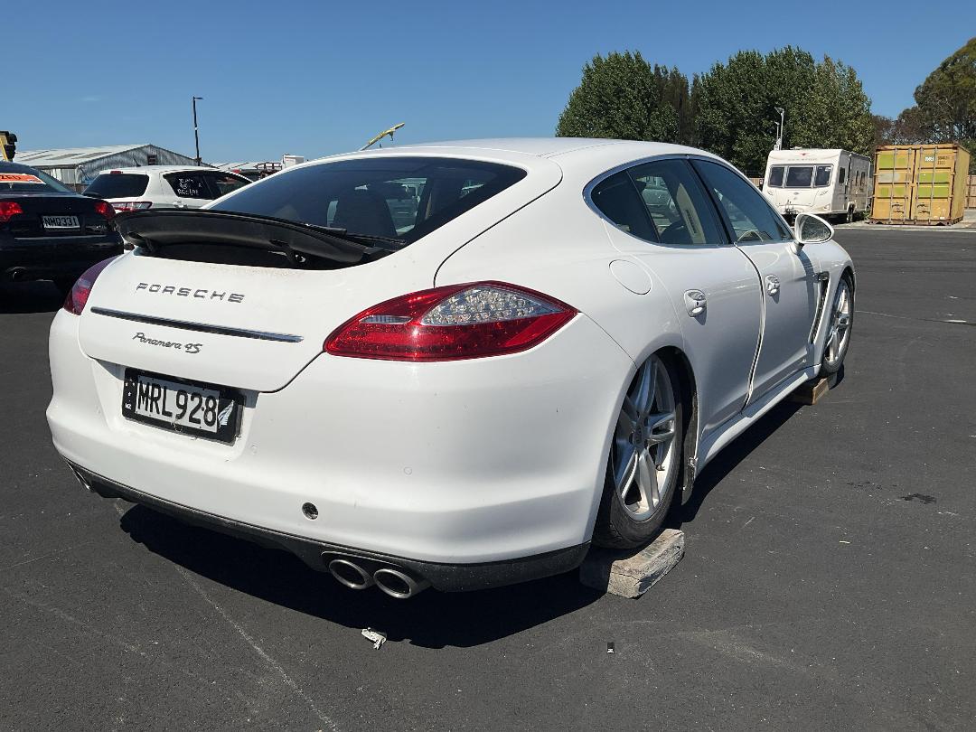 Photo '2' of Porsche Panamera 4S Photo '2' of Porsche Panamera 4S