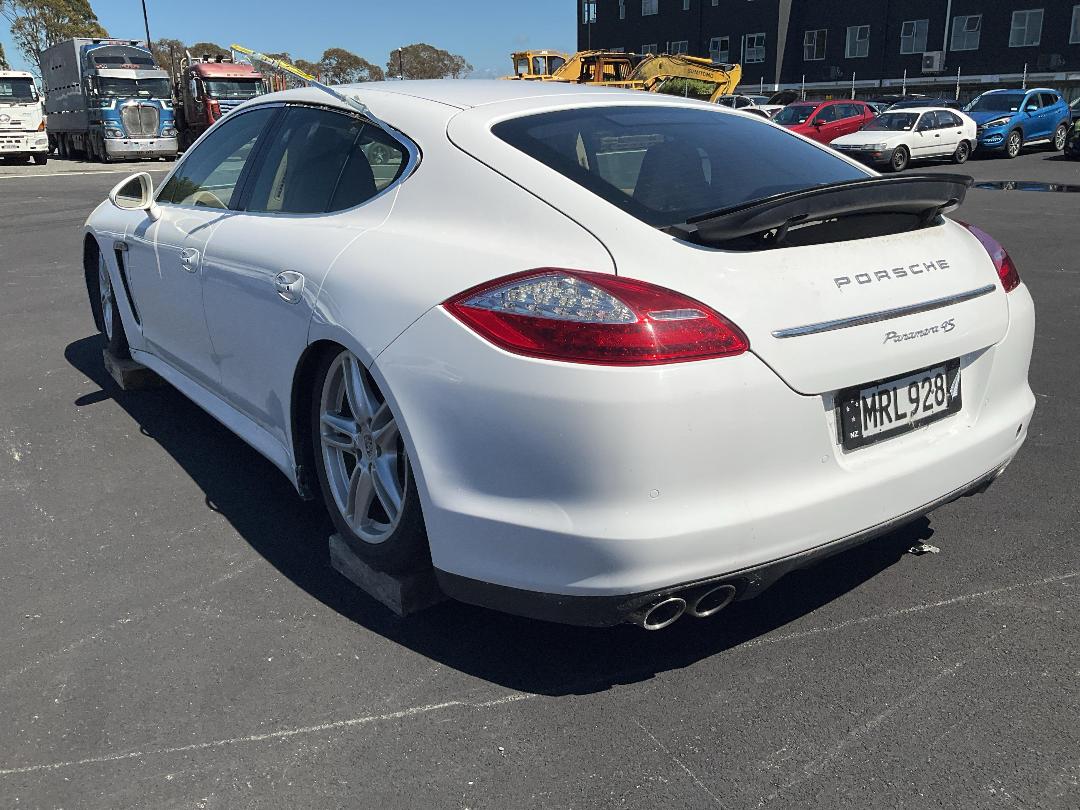 Photo '4' of Porsche Panamera 4S Photo '4' of Porsche Panamera 4S
