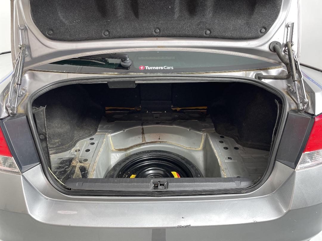 Photo '14' of Subaru Legacy