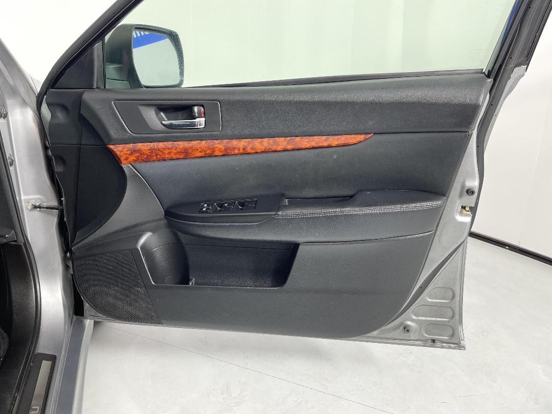 Photo '15' of Subaru Legacy