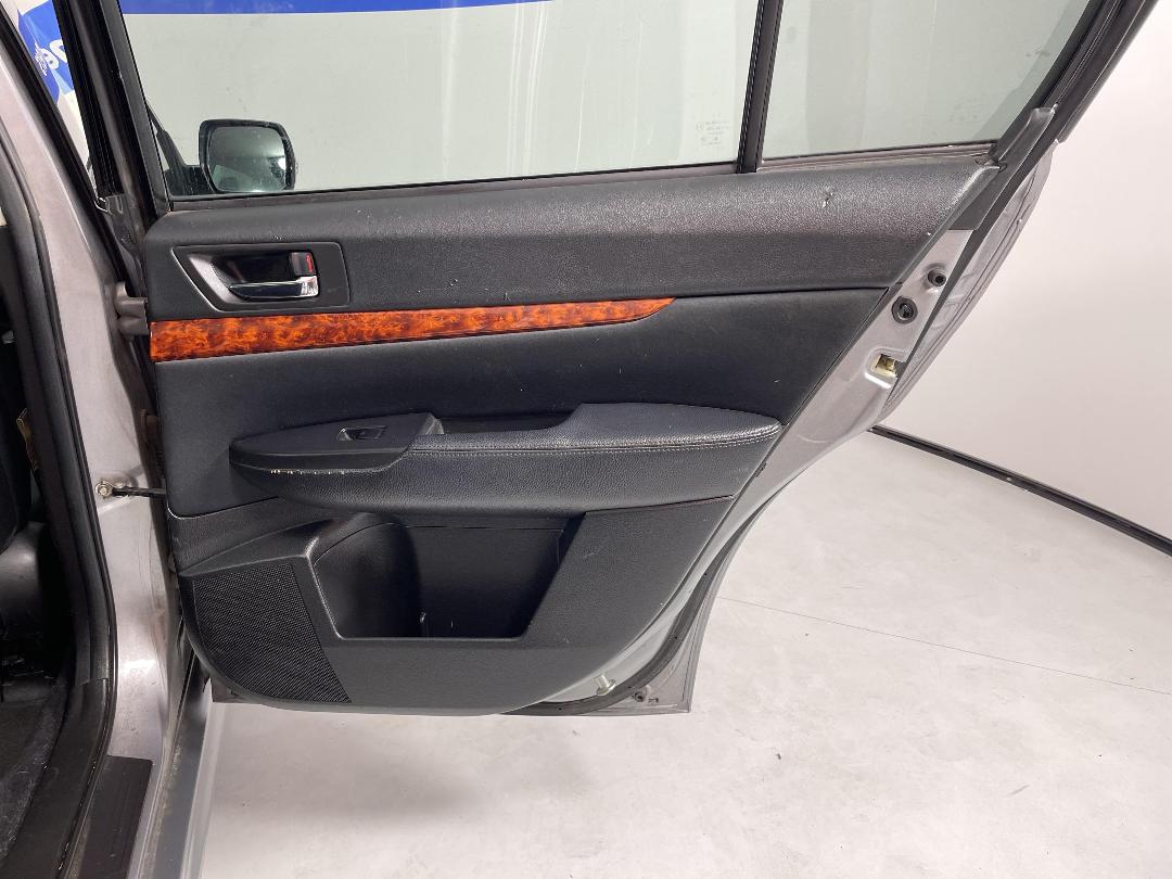 Photo '19' of Subaru Legacy