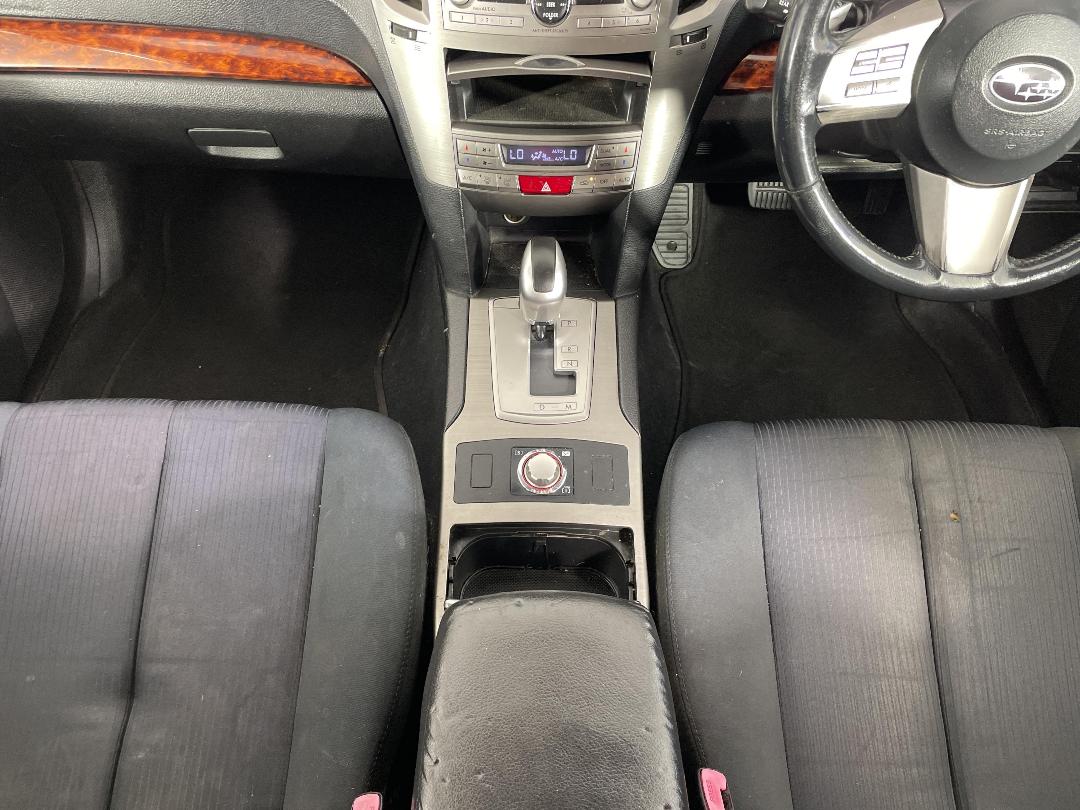 Photo '18' of Subaru Legacy