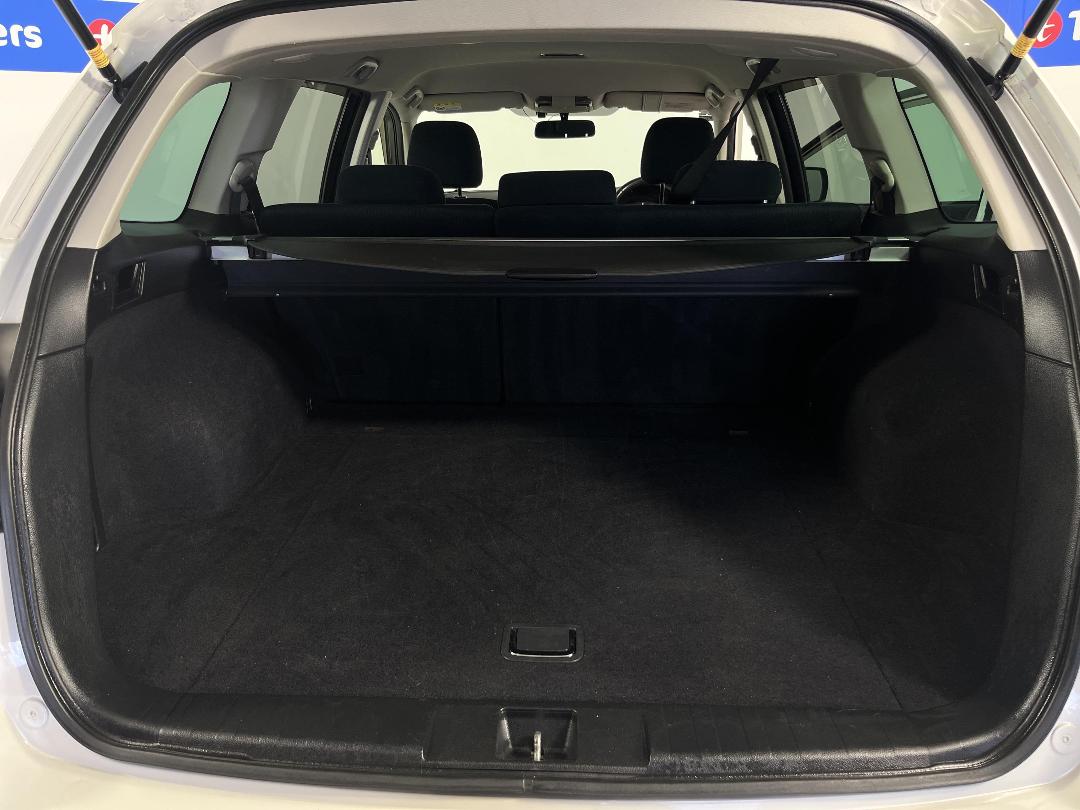 Photo '14' of Subaru Legacy