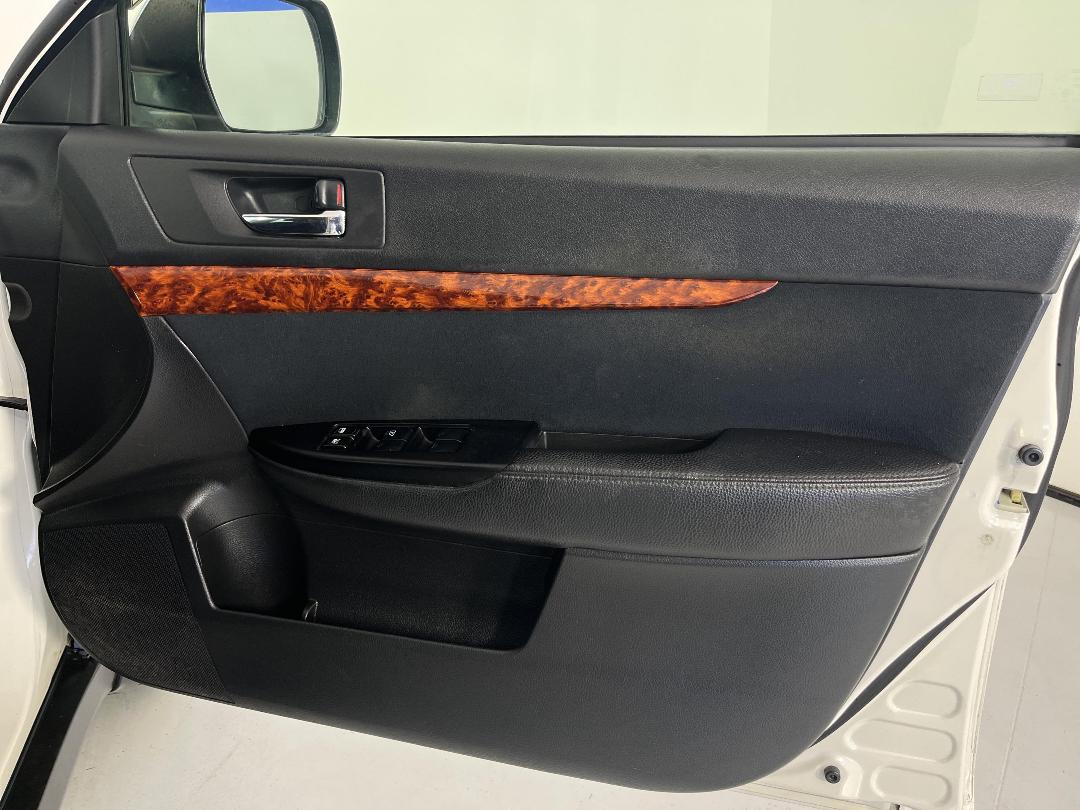 Photo '15' of Subaru Legacy