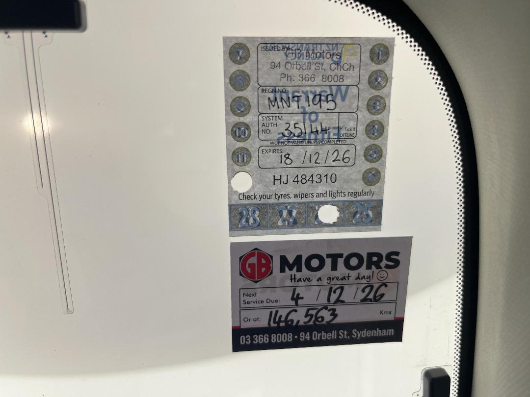 Photo '24' of Subaru Legacy