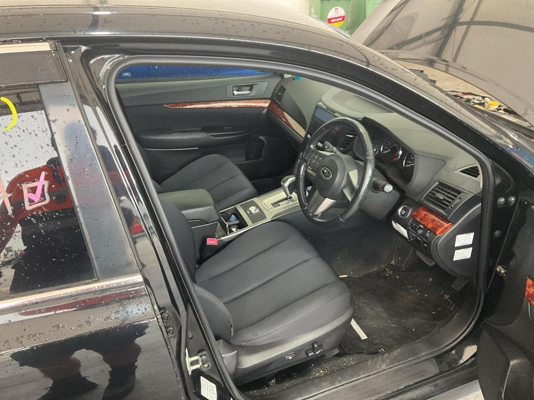 Photo '23' of Subaru Legacy