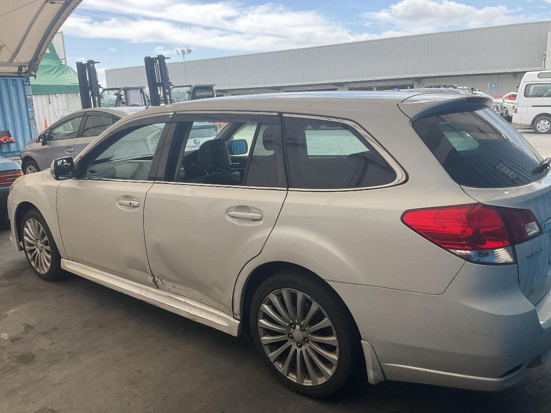 Photo '4' of Subaru Legacy