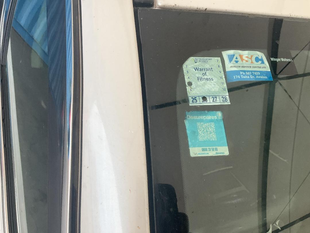 Photo '12' of Subaru Legacy