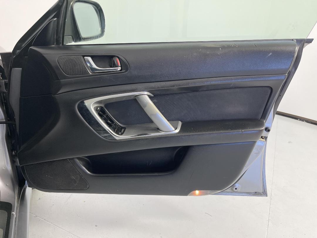 Photo '15' of Subaru Legacy