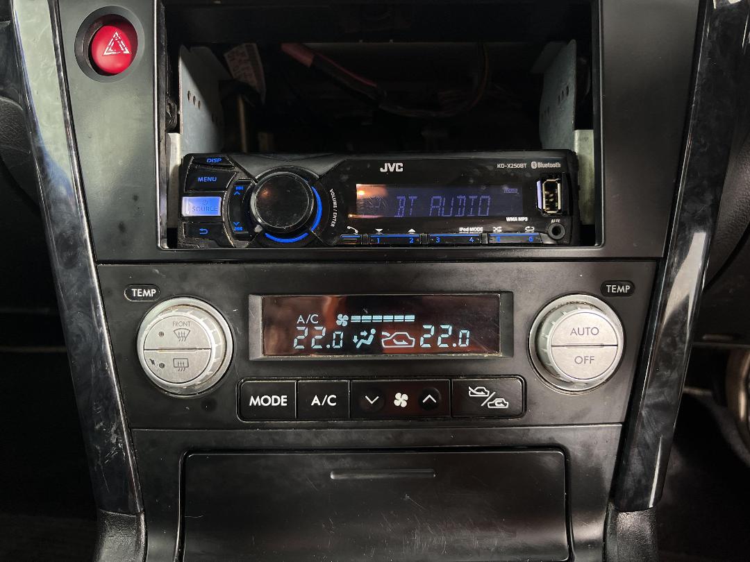 Photo '24' of Subaru Legacy