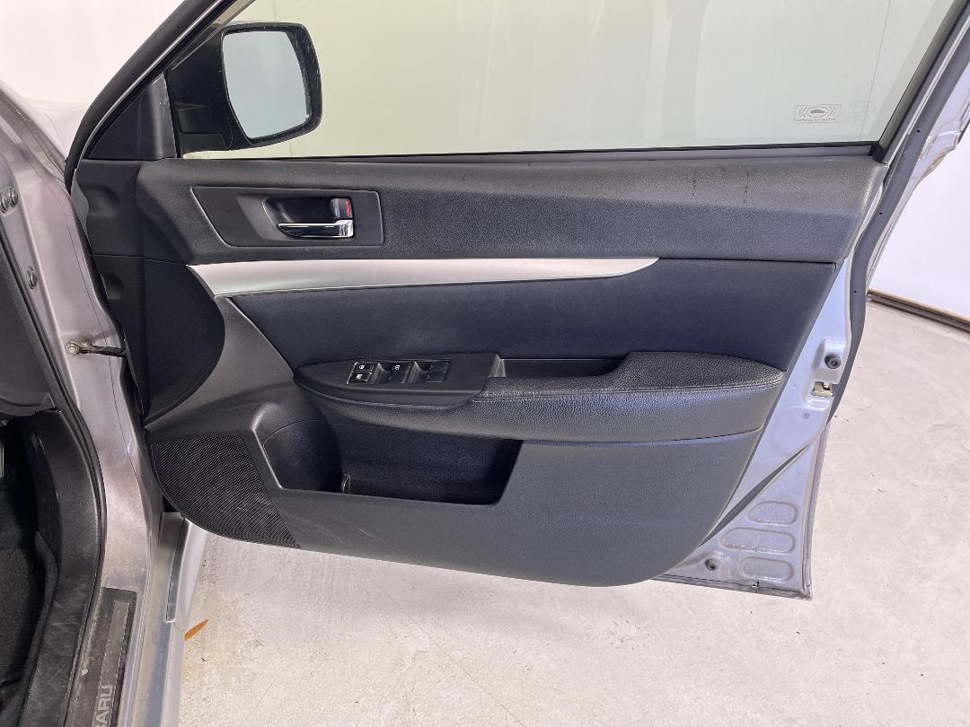 Photo '15' of Subaru Legacy