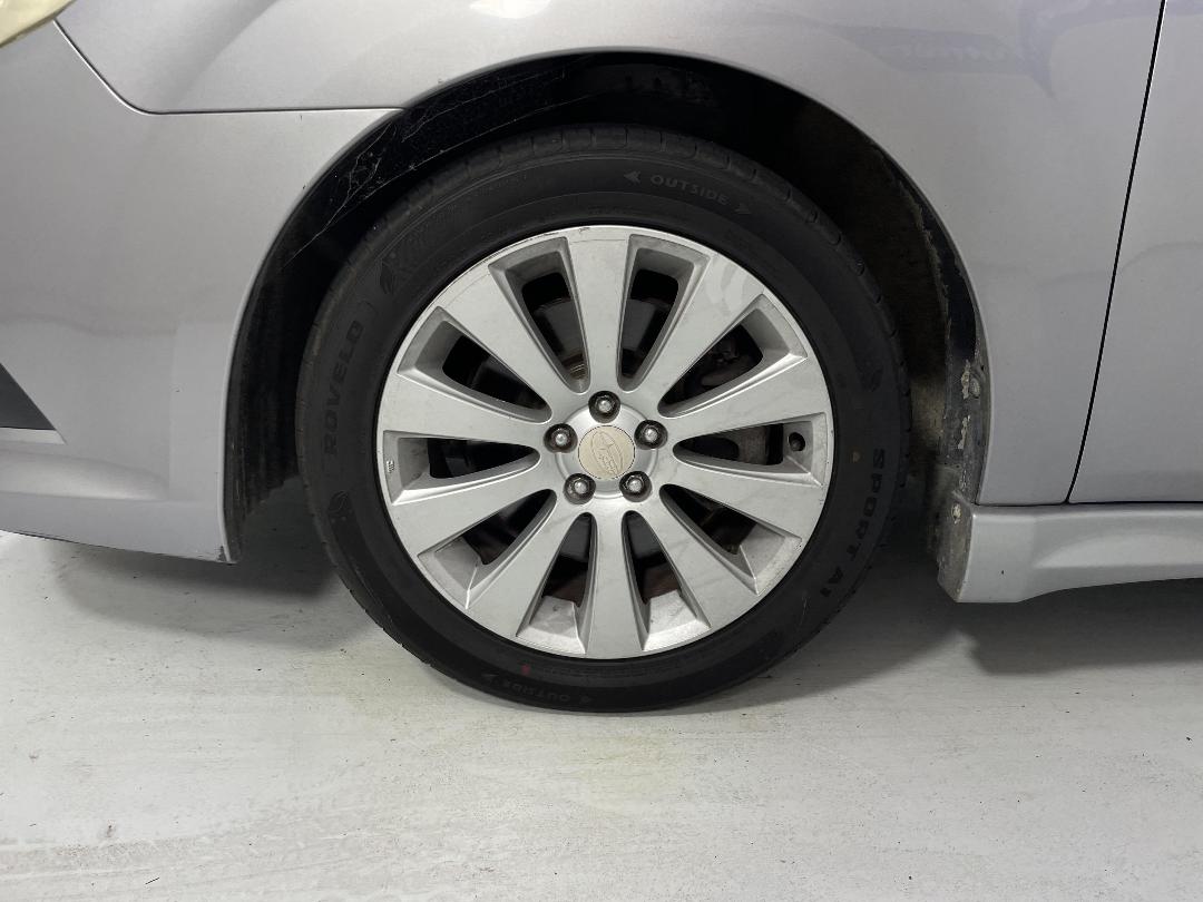 Photo '10' of Subaru Legacy