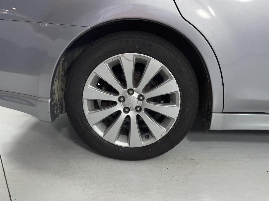 Photo '12' of Subaru Legacy