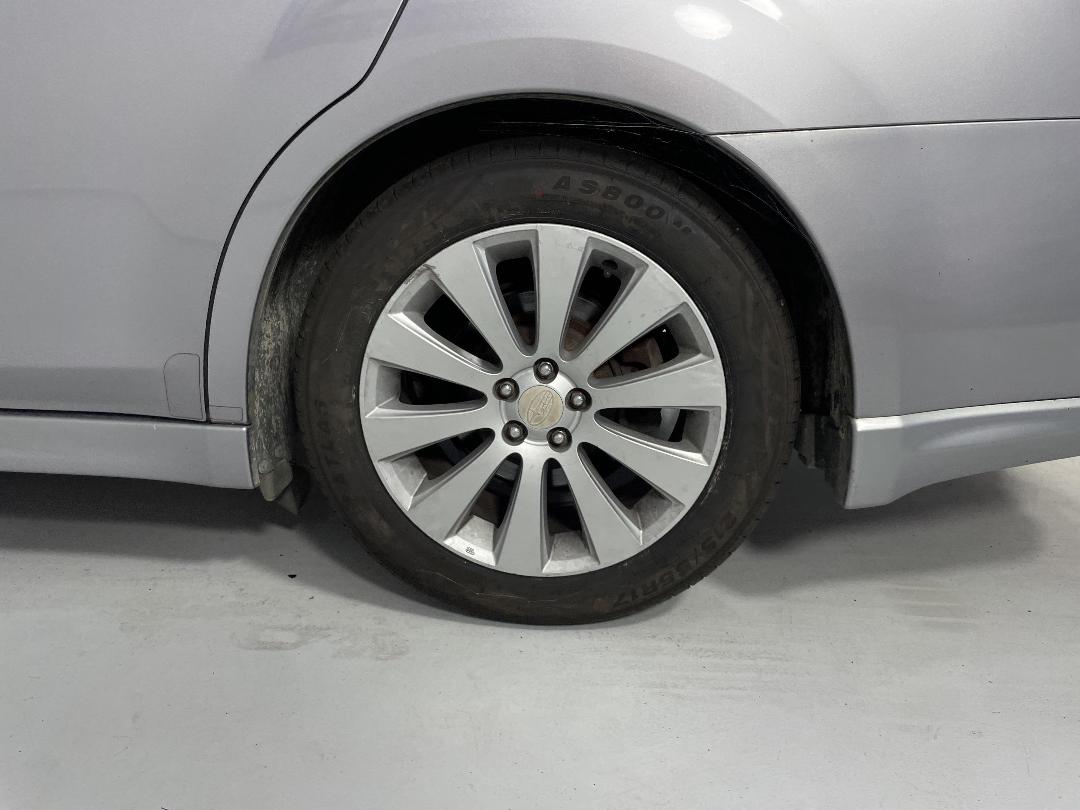 Photo '11' of Subaru Legacy