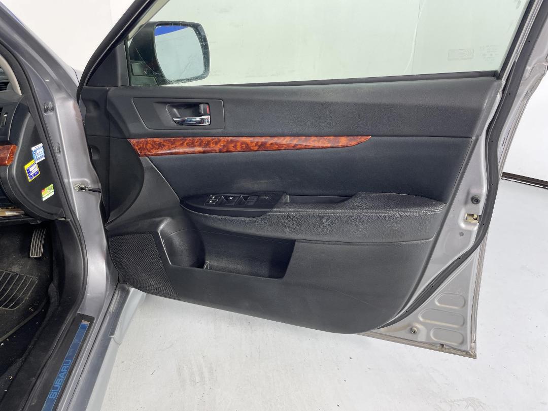 Photo '15' of Subaru Legacy