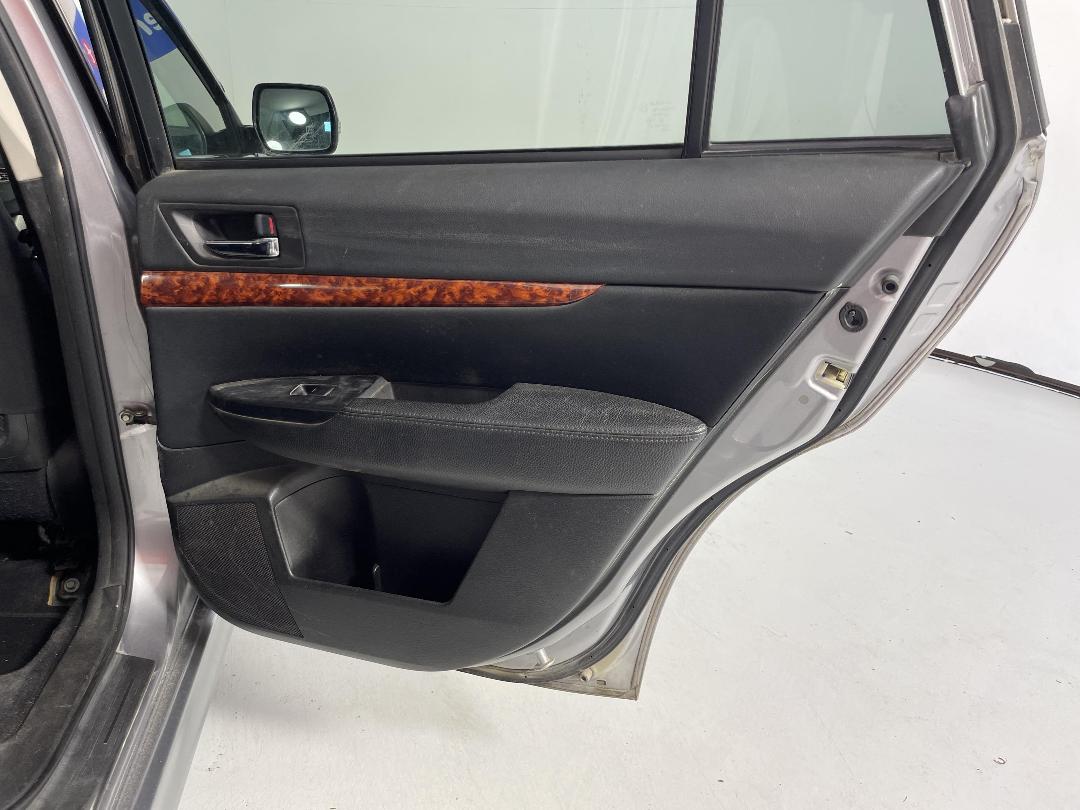 Photo '19' of Subaru Legacy