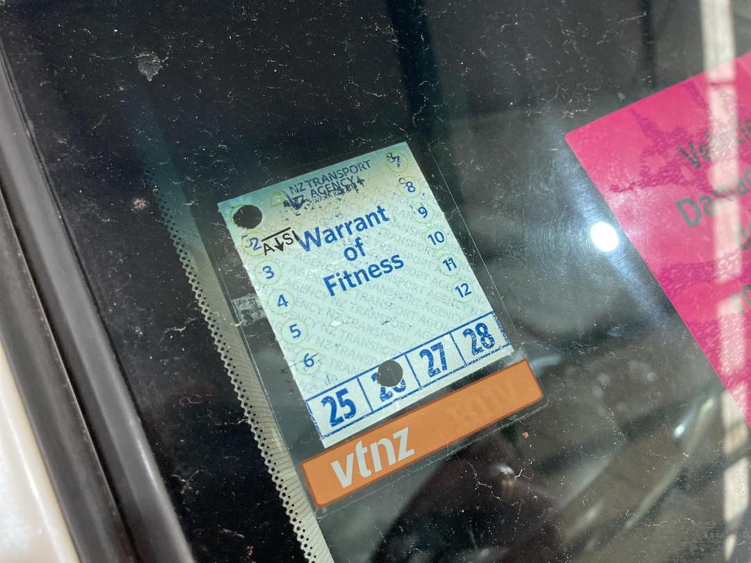 Photo '10' of Subaru Legacy B4