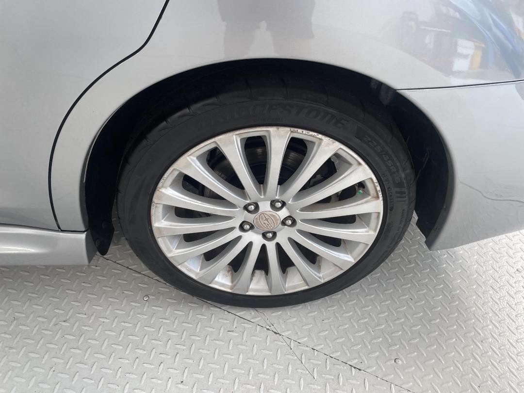 Photo '11' of Subaru Legacy