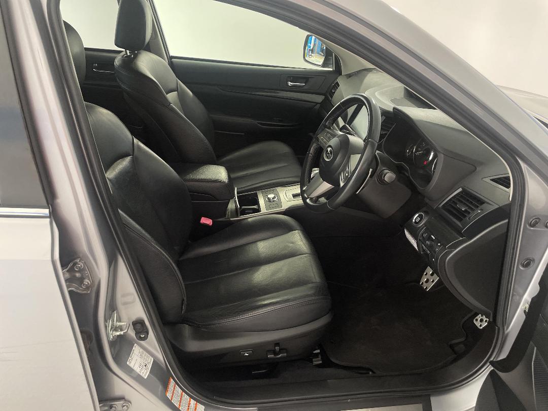 Photo '16' of Subaru Legacy