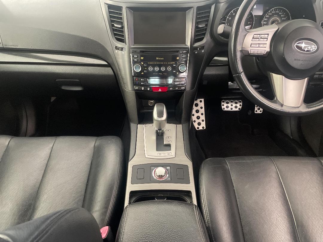 Photo '18' of Subaru Legacy