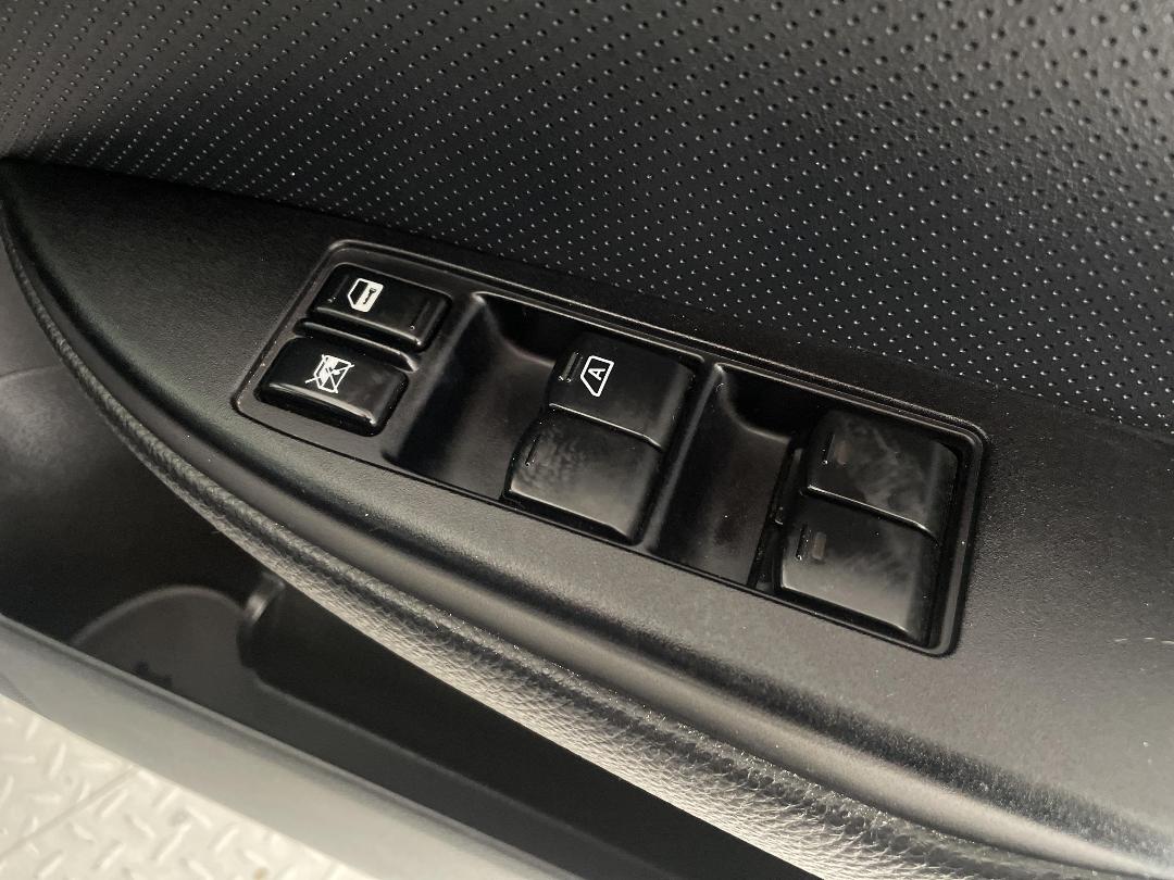 Photo '24' of Subaru Legacy