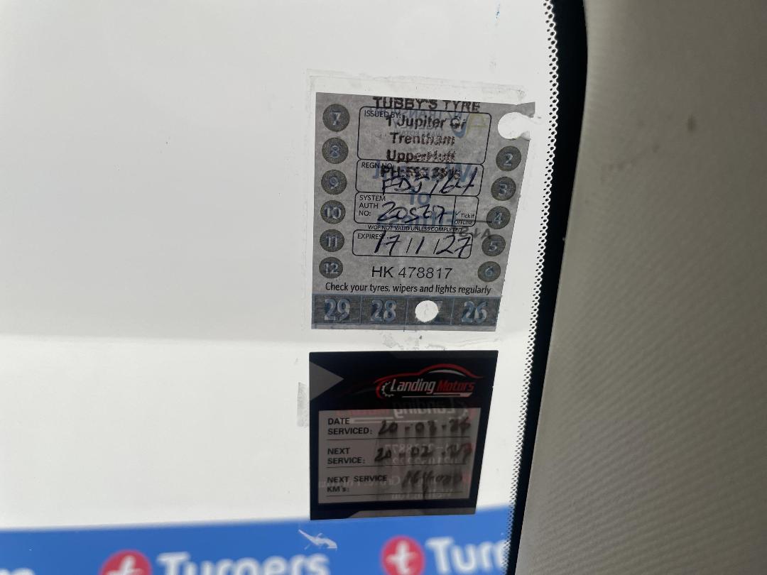 Photo '33' of Subaru Legacy