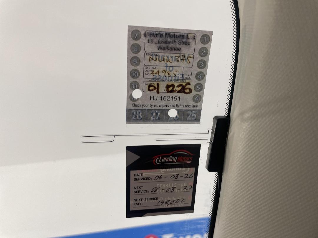 Photo '32' of Subaru Legacy