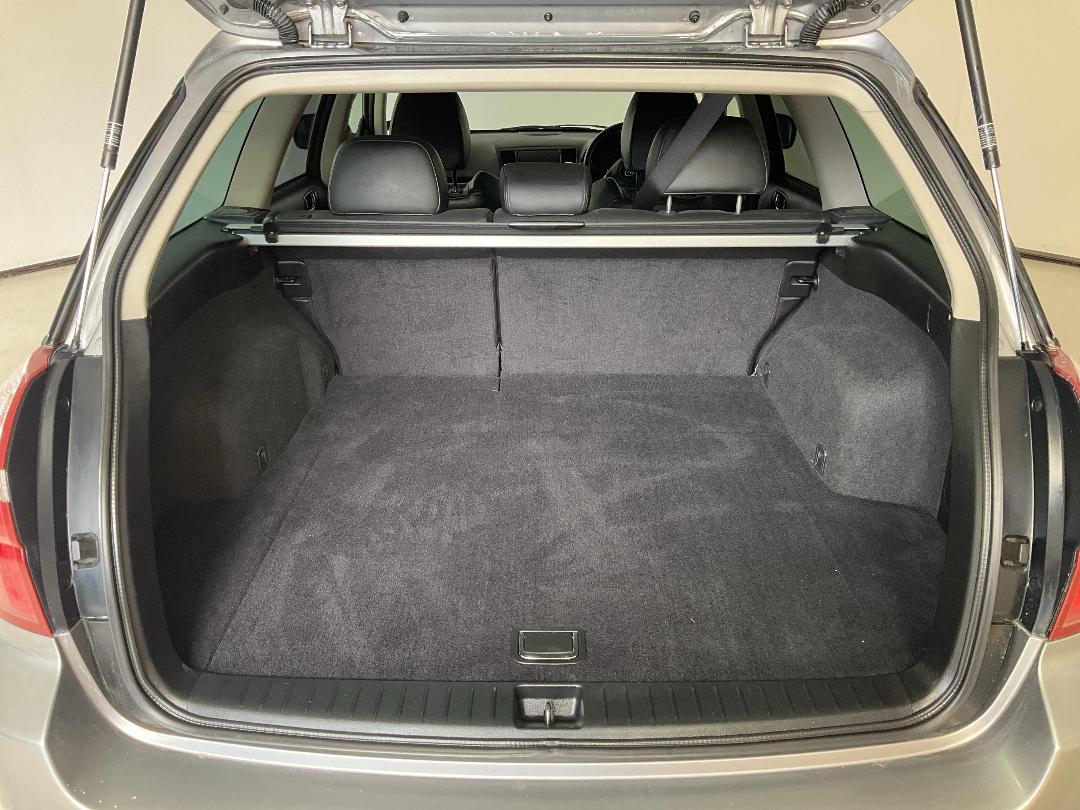 Photo '14' of Subaru Legacy