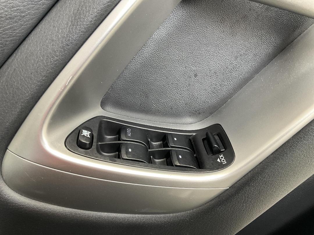 Photo '28' of Subaru Legacy