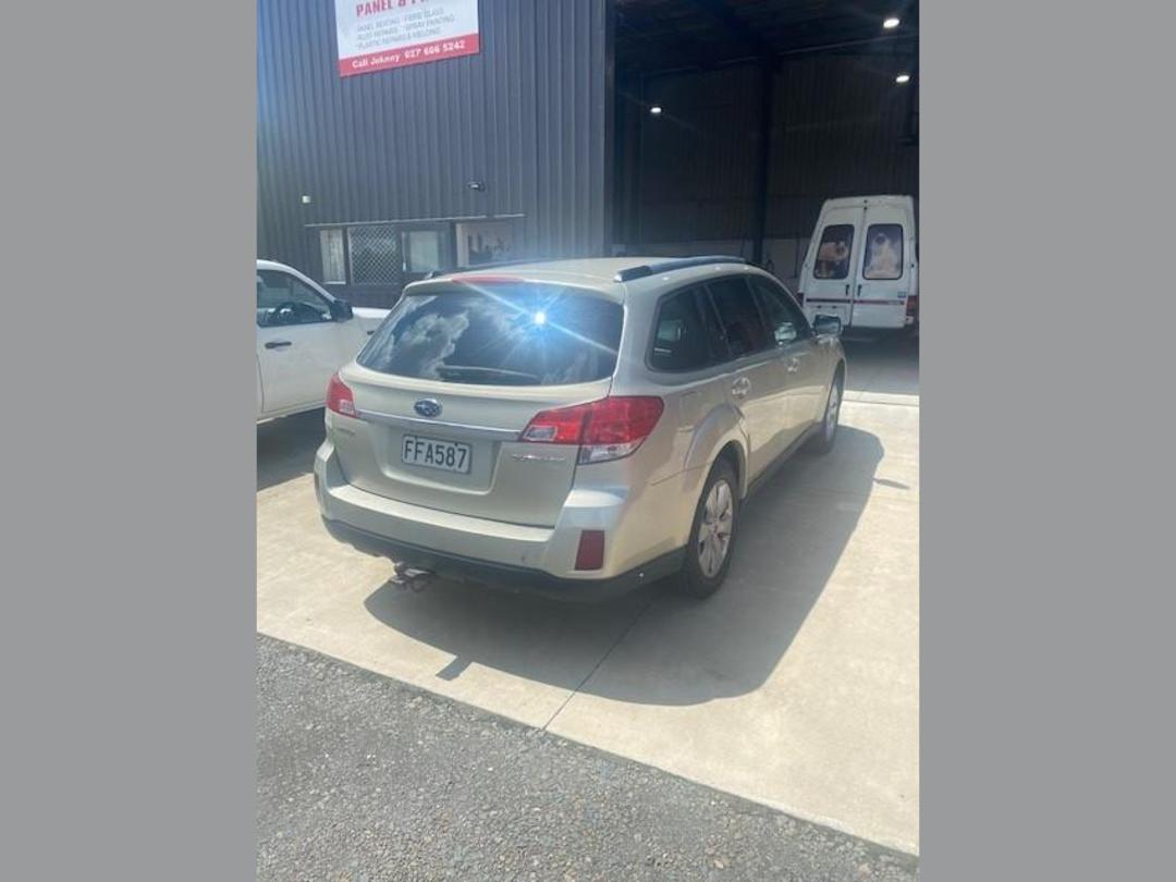 Photo '4' of Subaru Outback R Premium Photo '4' of Subaru Outback R Premium