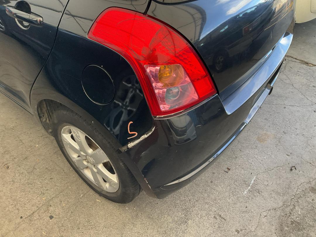 Photo '10' of Suzuki Swift