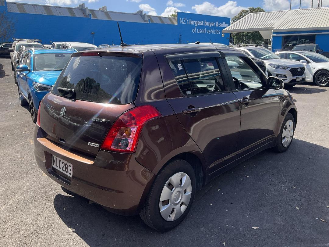 Photo '4' of Suzuki Swift Photo '4' of Suzuki Swift