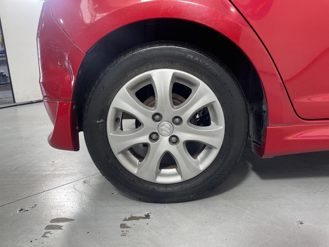 Photo '12' of Suzuki Swift