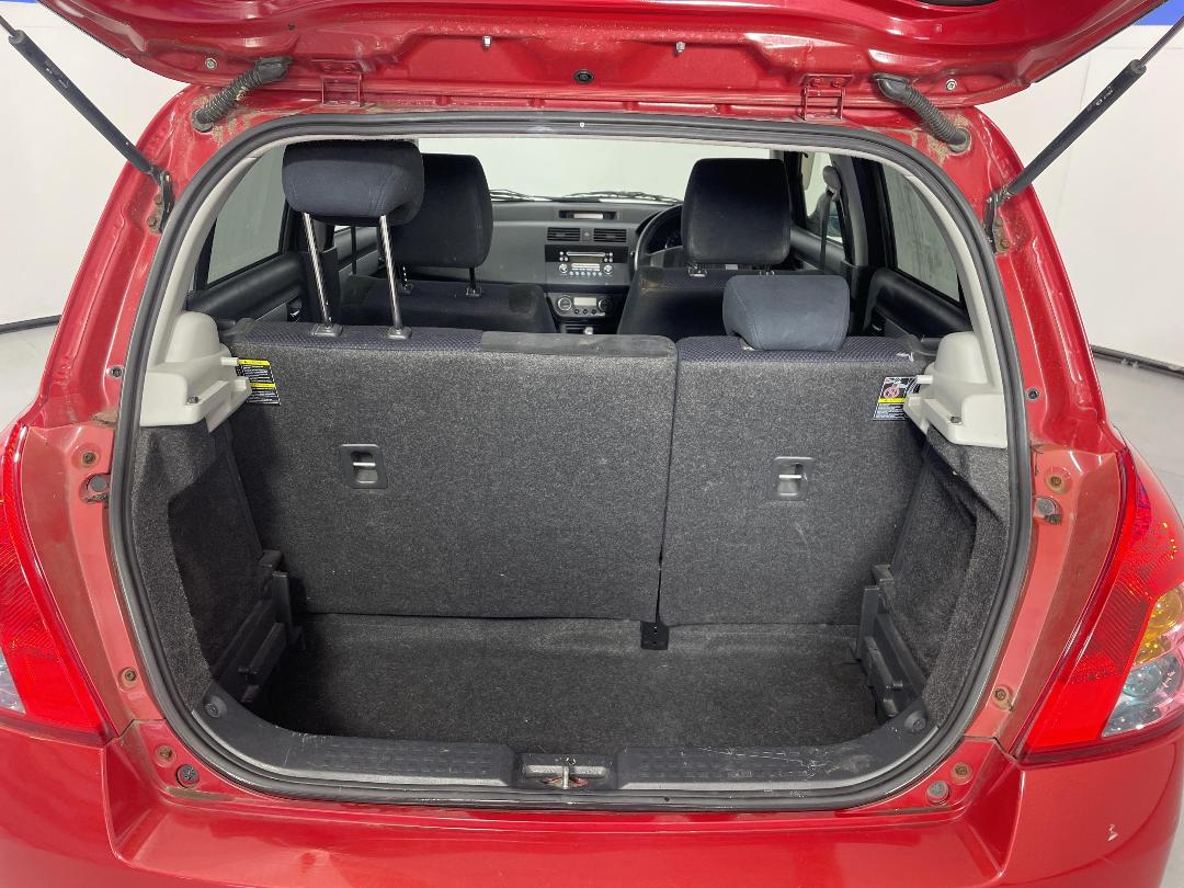 Photo '14' of Suzuki Swift