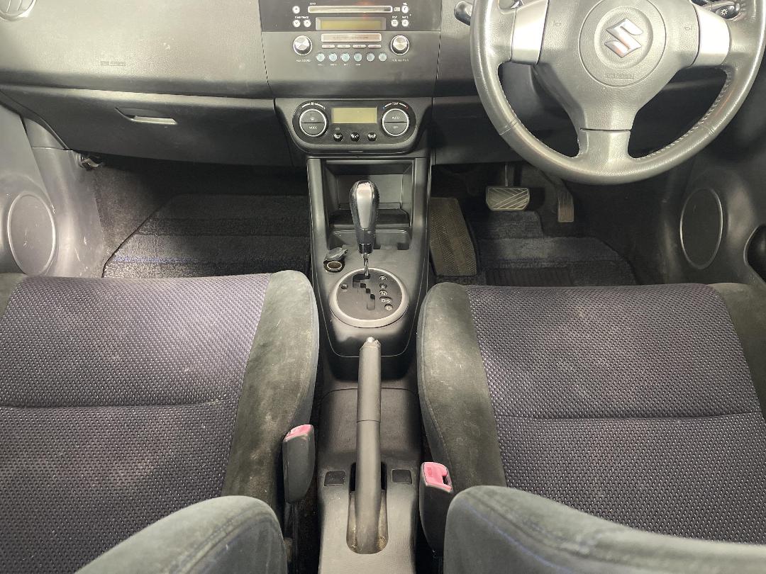 Photo '18' of Suzuki Swift