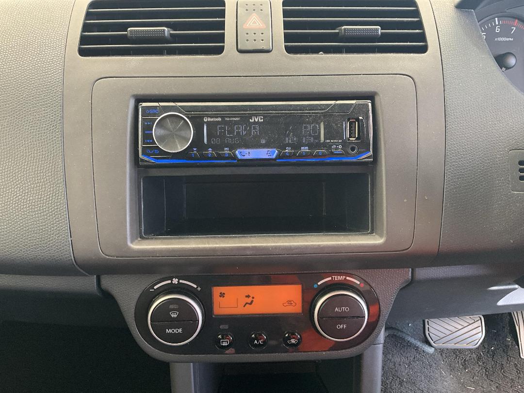 Photo '12' of Suzuki Swift Photo '12' of Suzuki Swift